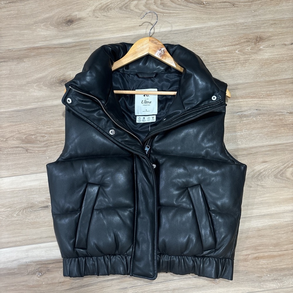 American Eagle Outfitters Black Puffer Vest